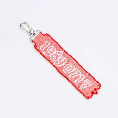 Thẻ máy bay tùy chỉnh Sublimated thêu vải Keychains Flight Cloth One Piece Key Tags