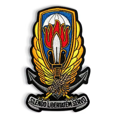 Factory Direct Badges Customized Garment Custom Thêu đan cho quần áo