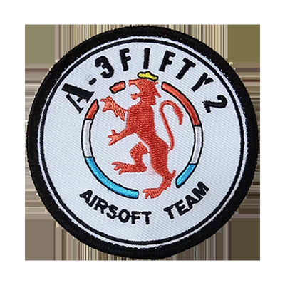 Custom Iron On Logo Embroidery Patch Hộp vận chuyển với đệm thích hợp
